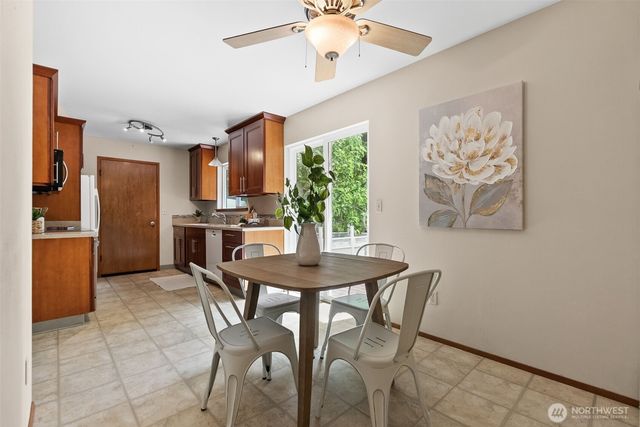 560 E Timberlake Drive E, Shelton, WA 98584