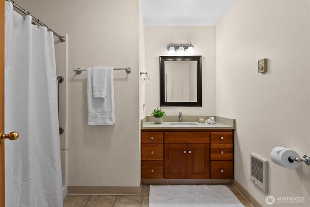 560 E Timberlake Drive E, Shelton, WA 98584