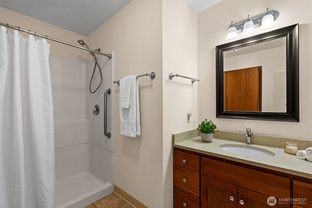 560 E Timberlake Drive E, Shelton, WA 98584