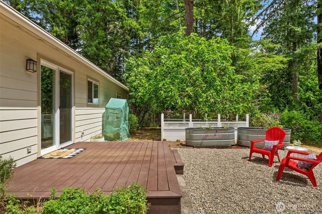 560 E Timberlake Drive E, Shelton, WA 98584