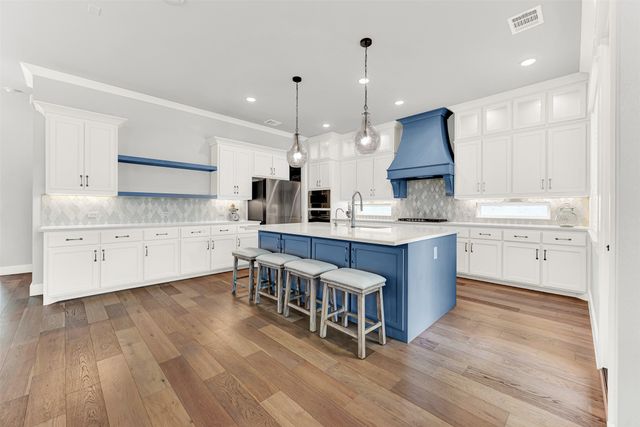 452 Jones Street, Grapevine, TX 76051