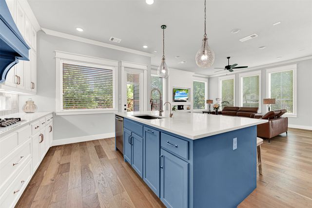 452 Jones Street, Grapevine, TX 76051