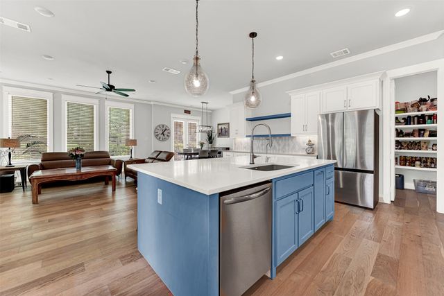 452 Jones Street, Grapevine, TX 76051