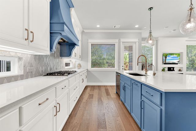 452 Jones Street, Grapevine, TX 76051