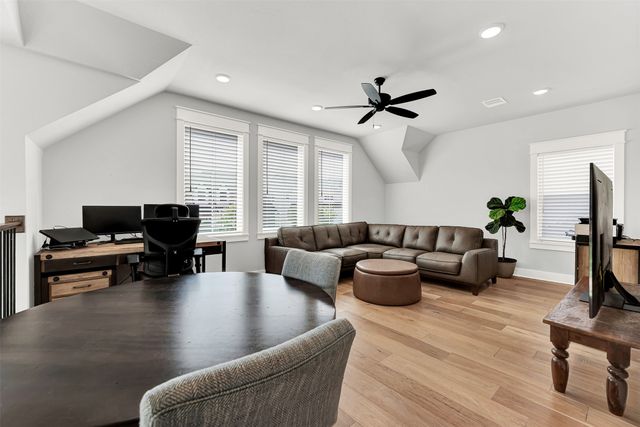 452 Jones Street, Grapevine, TX 76051