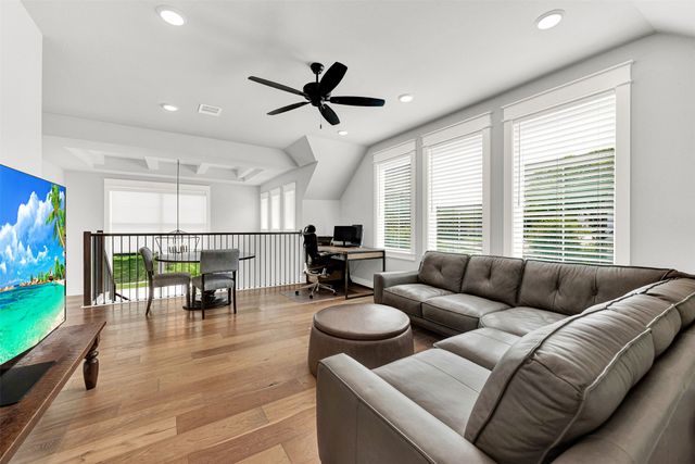 452 Jones Street, Grapevine, TX 76051