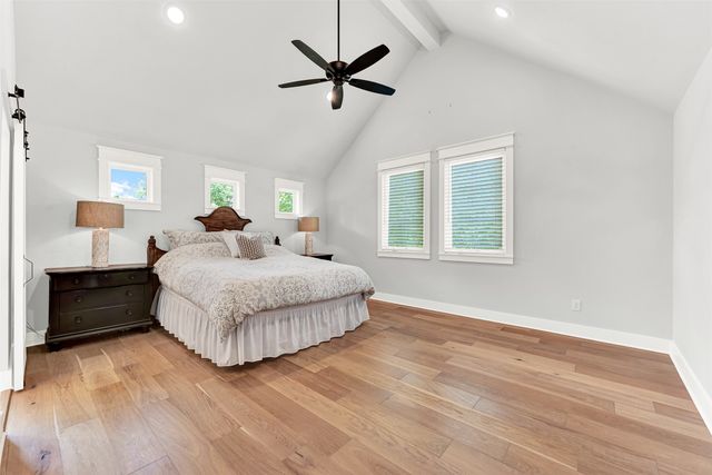 452 Jones Street, Grapevine, TX 76051