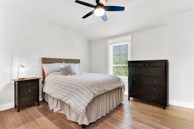 452 Jones Street, Grapevine, TX 76051