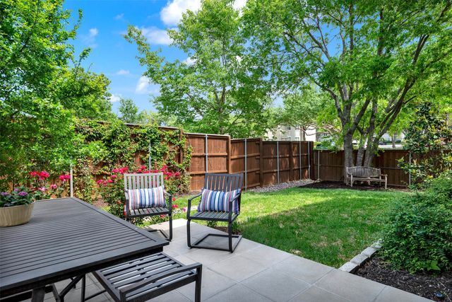 452 Jones Street, Grapevine, TX 76051