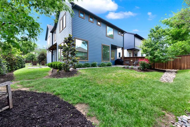 452 Jones Street, Grapevine, TX 76051