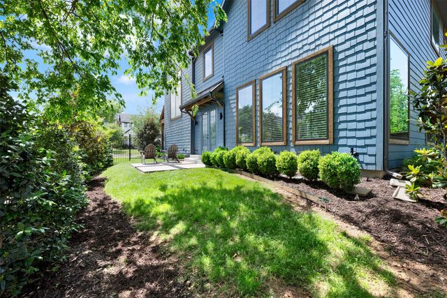 452 Jones Street, Grapevine, TX 76051