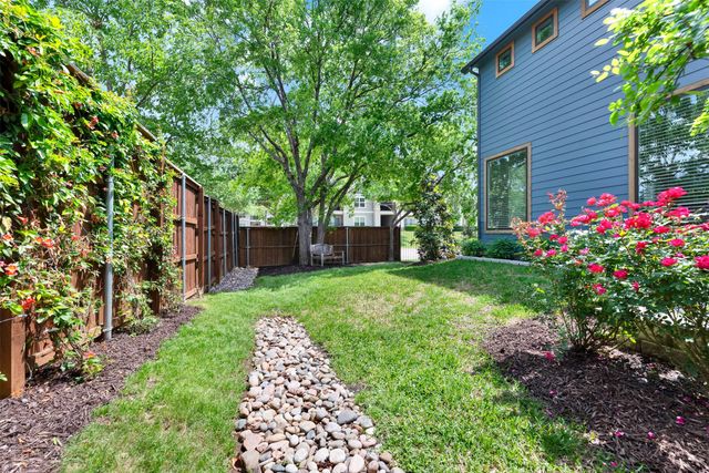 452 Jones Street, Grapevine, TX 76051