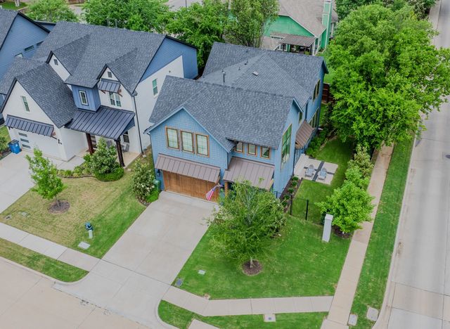 452 Jones Street, Grapevine, TX 76051