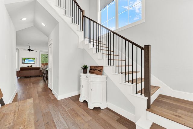 452 Jones Street, Grapevine, TX 76051