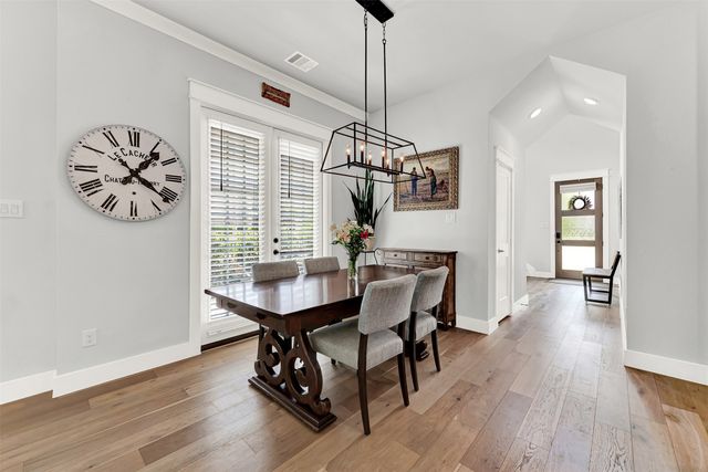 452 Jones Street, Grapevine, TX 76051