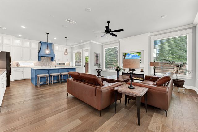 452 Jones Street, Grapevine, TX 76051