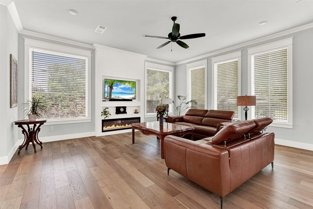 452 Jones Street, Grapevine, TX 76051