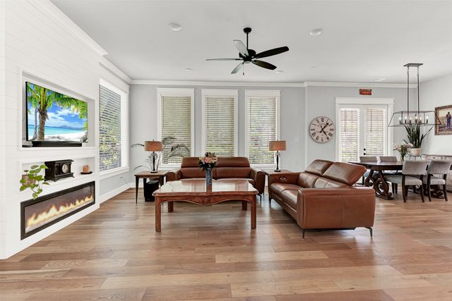 452 Jones Street, Grapevine, TX 76051