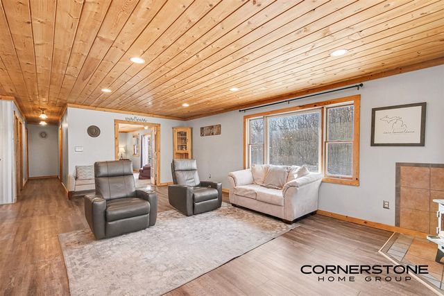 13261 Wabasis Avenue, Cedar Springs, MI 49319