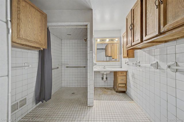8040 Kirkwood Street, Detroit, MI 48210