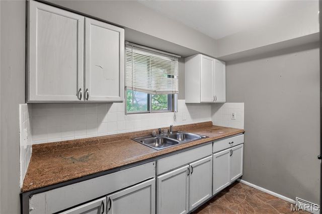 10061 Lilac Avenue, St Louis, MO 63137