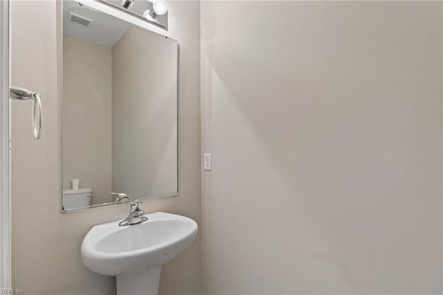 166 Hemisphere CIR, Newport News, VA 23601