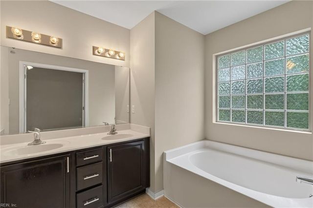 166 Hemisphere CIR, Newport News, VA 23601