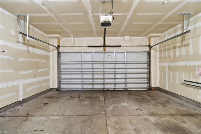 166 Hemisphere CIR, Newport News, VA 23601