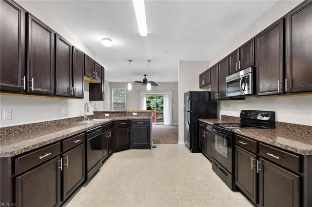 166 Hemisphere CIR, Newport News, VA 23601