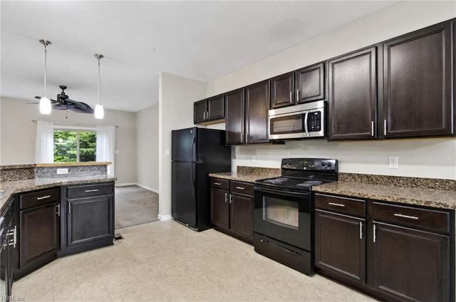 166 Hemisphere CIR, Newport News, VA 23601