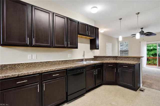 166 Hemisphere CIR, Newport News, VA 23601