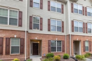 166 Hemisphere CIR, Newport News, VA 23601