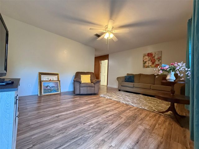 310 Ida Circle, Vidor, TX 77662