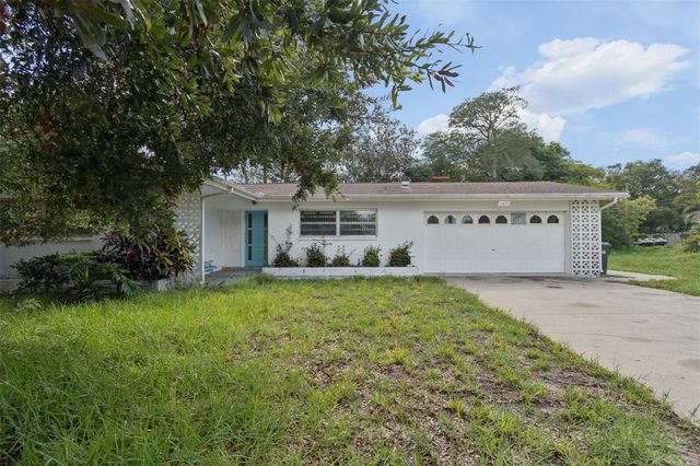 11435 OVAL DRIVE E, Largo, FL 33774