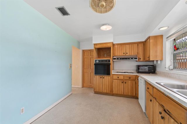 11435 OVAL DRIVE E, Largo, FL 33774