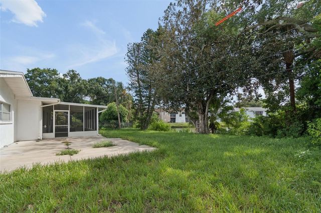 11435 OVAL DRIVE E, Largo, FL 33774