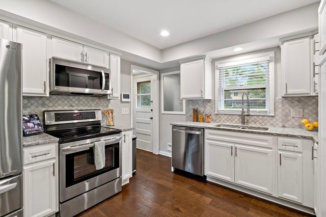 5104 Duggan Plaza, Edina, MN 55439