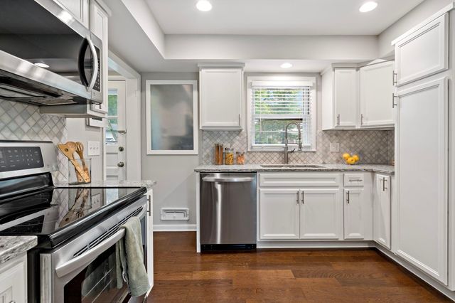 5104 Duggan Plaza, Edina, MN 55439