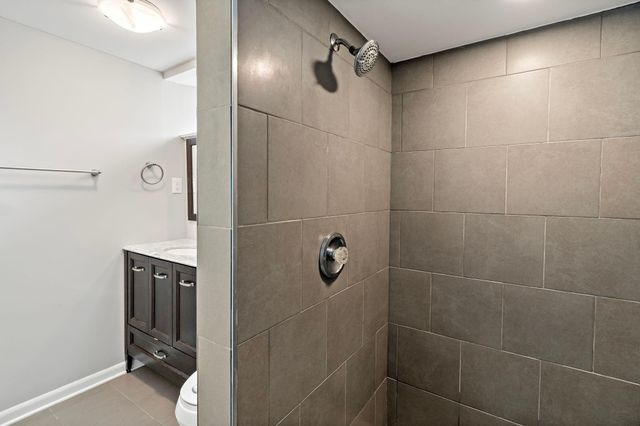 5104 Duggan Plaza, Edina, MN 55439