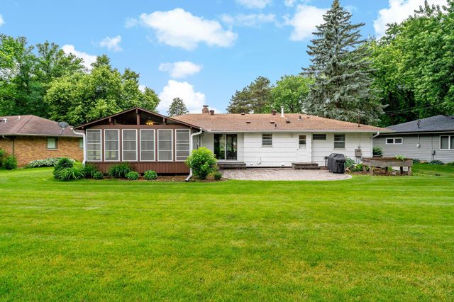 5104 Duggan Plaza, Edina, MN 55439