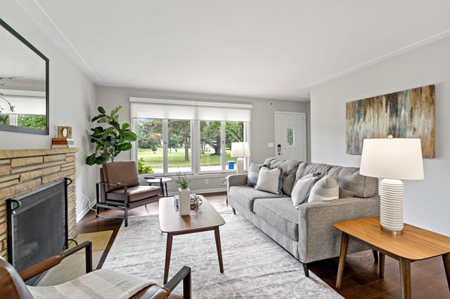 5104 Duggan Plaza, Edina, MN 55439