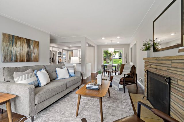 5104 Duggan Plaza, Edina, MN 55439