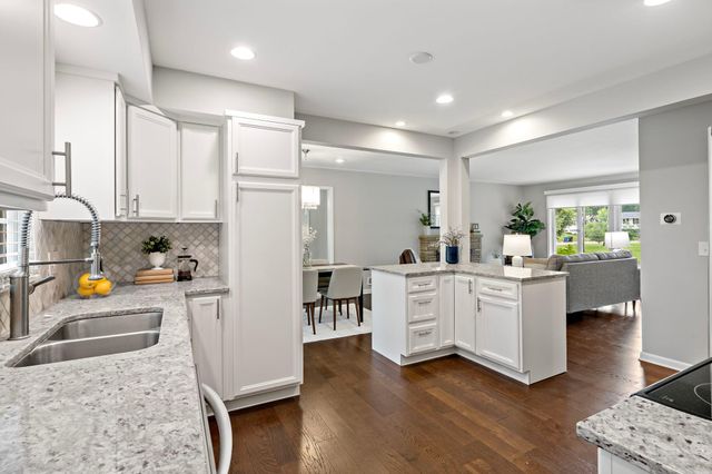 5104 Duggan Plaza, Edina, MN 55439