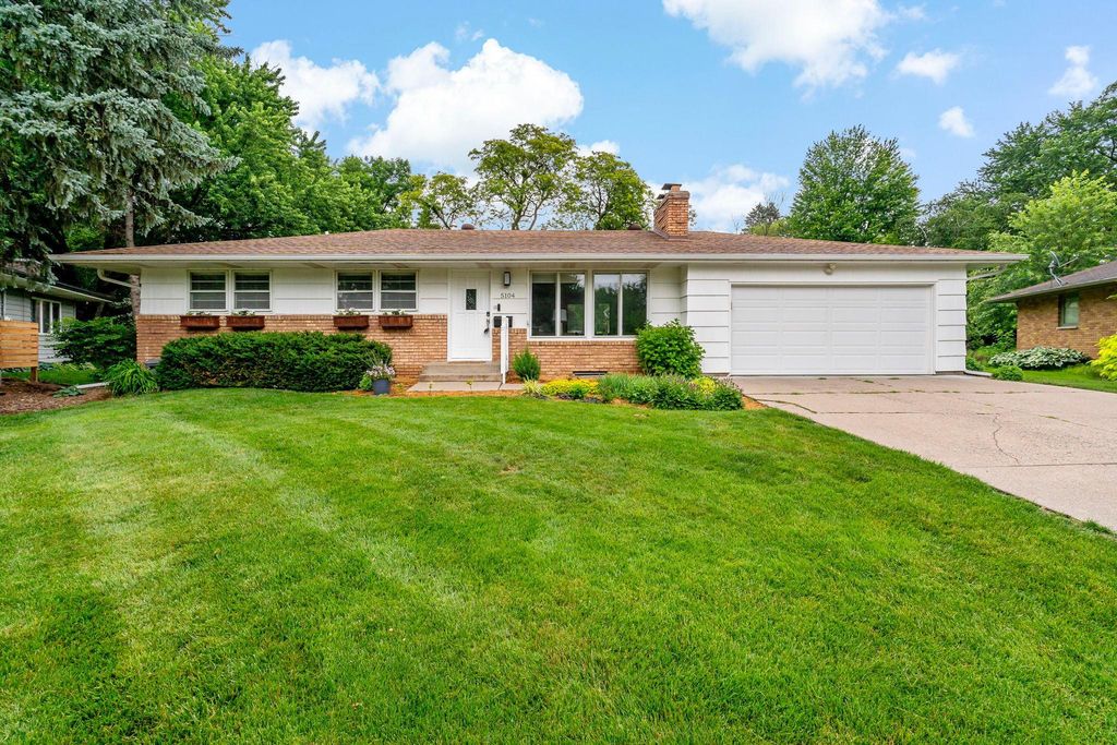 5104 Duggan Plaza, Edina, MN 55439