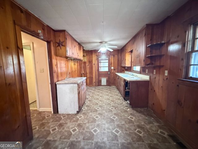 102 Cunningham Drive, Hartwell, GA 30643