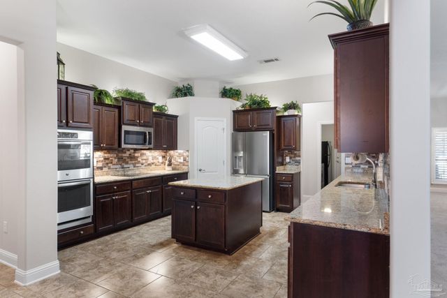 2365 Crescent Rd, Navarre, FL 32566