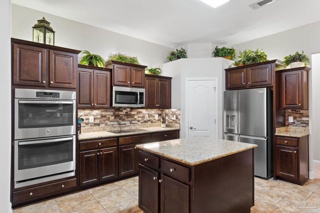 2365 Crescent Rd, Navarre, FL 32566