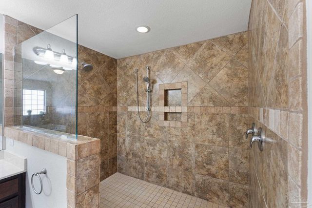 2365 Crescent Rd, Navarre, FL 32566