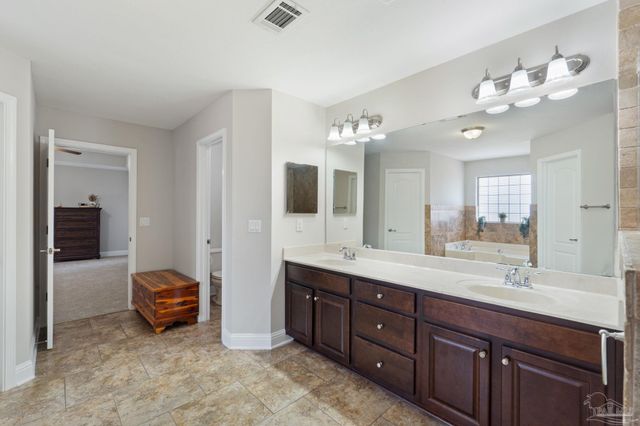 2365 Crescent Rd, Navarre, FL 32566