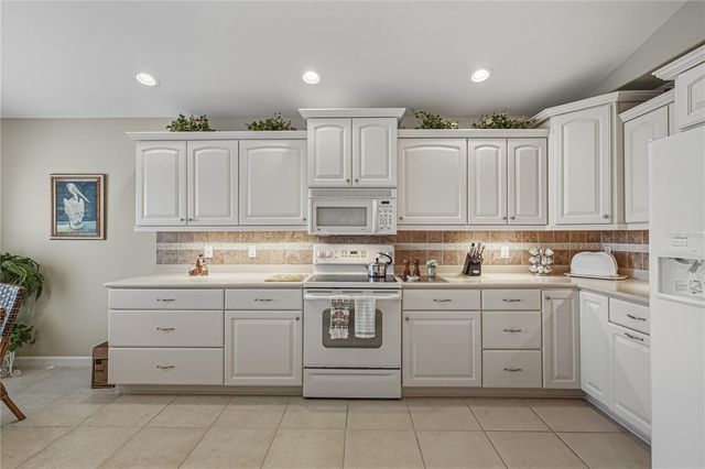 332 NIBLICK CIRCLE, Winter Haven, FL 33881